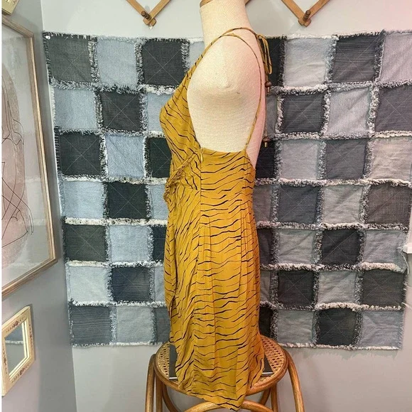 Urban Outfitters Dress - Picture 5 of 5